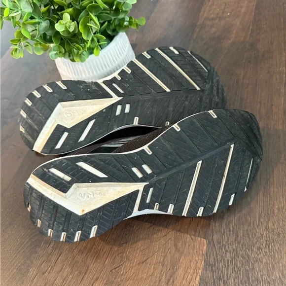 Brooks Sneakers - Picture 9 of 9